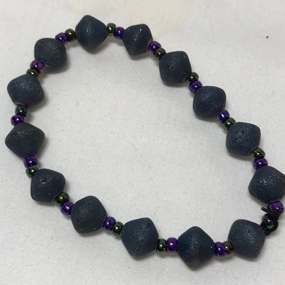 Dark blue beaded bracelet, fits 7 in wrist, stretch, neutral color